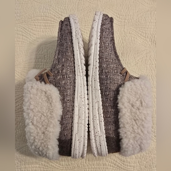 NWT Hey Dude Ladies Ankle Fold Stitch Cozy Booties With Faux Fur - Picture 6 of 12